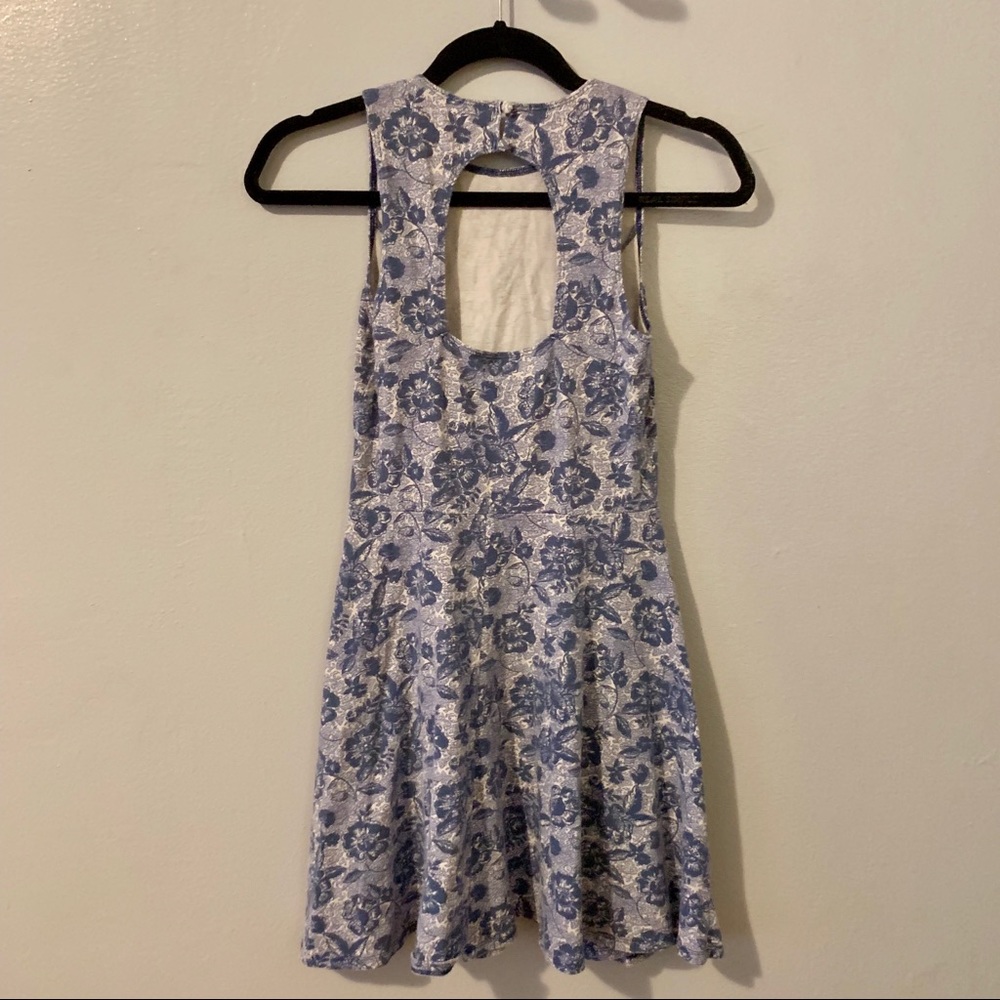 Hollister Blue and White Floral Open Back Dress - Picture 2 of 3
